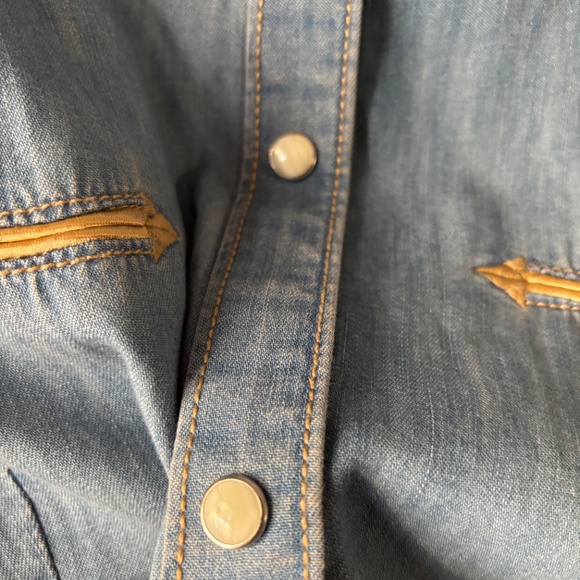 Wrangler Women's Retro Sleeveless Western Denim Top - Picture 11 of 16